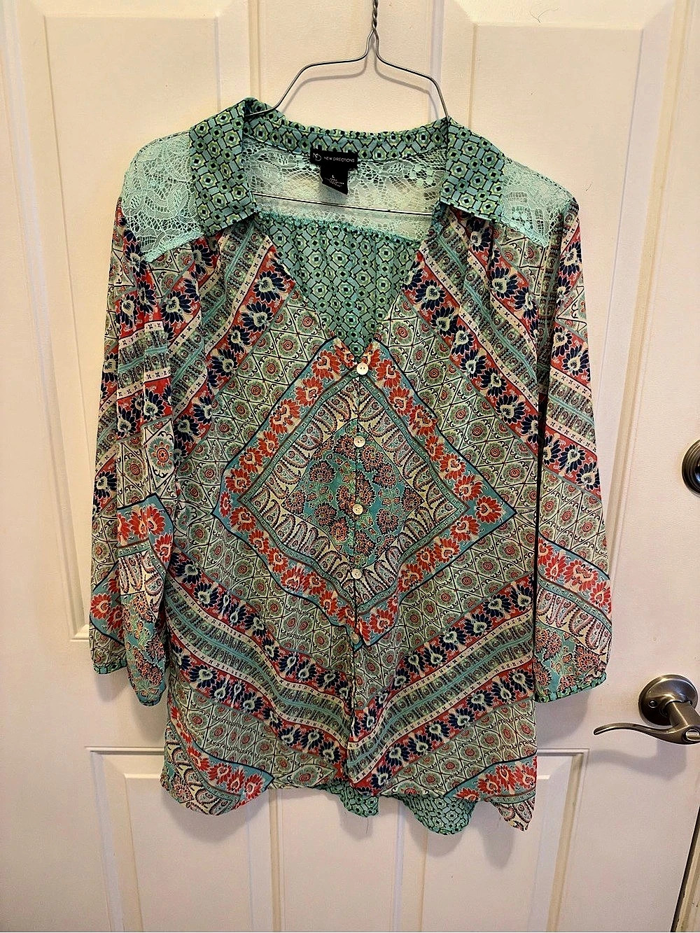 New Directions Printed Blouse in Green & Red Size Large Like New